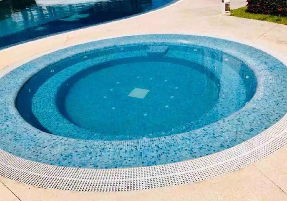 Home & Office Cancun Pool Exterior photo
