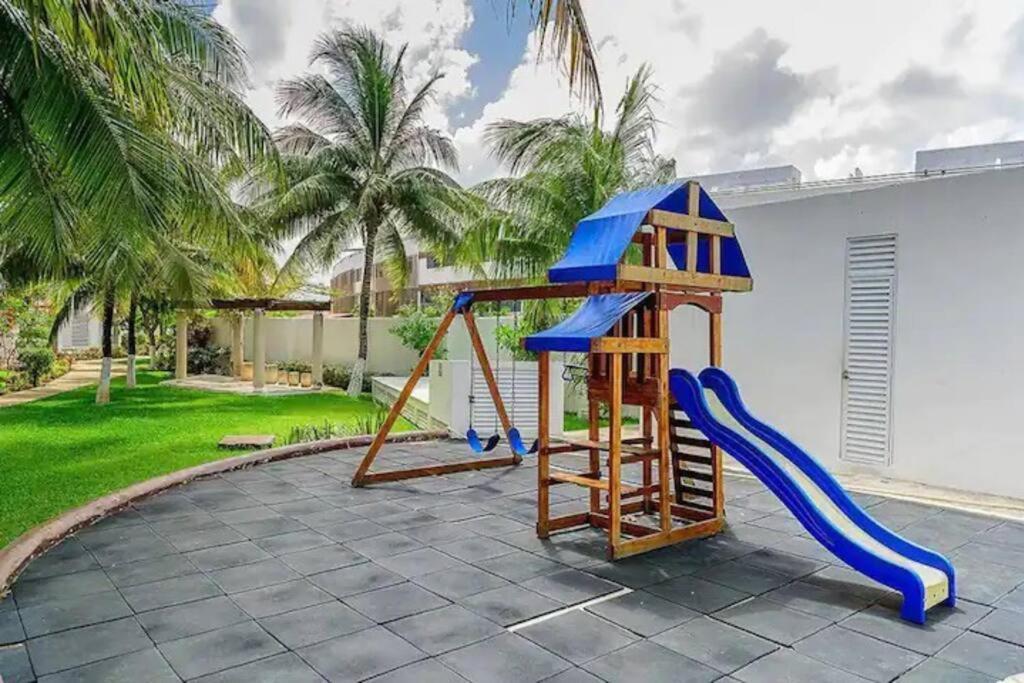 Home & Office Cancun Pool Exterior photo