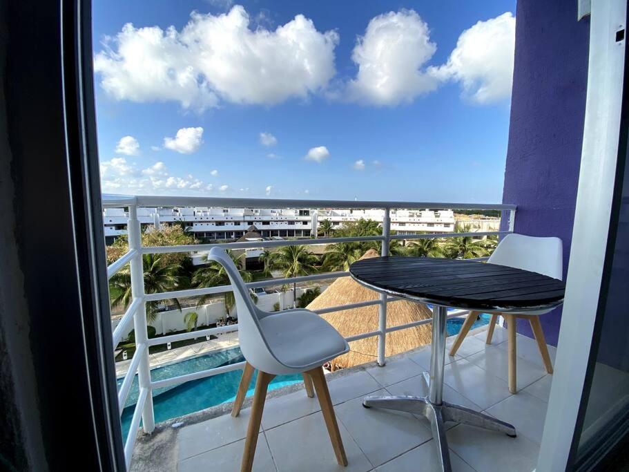 Home & Office Cancun Pool Exterior photo